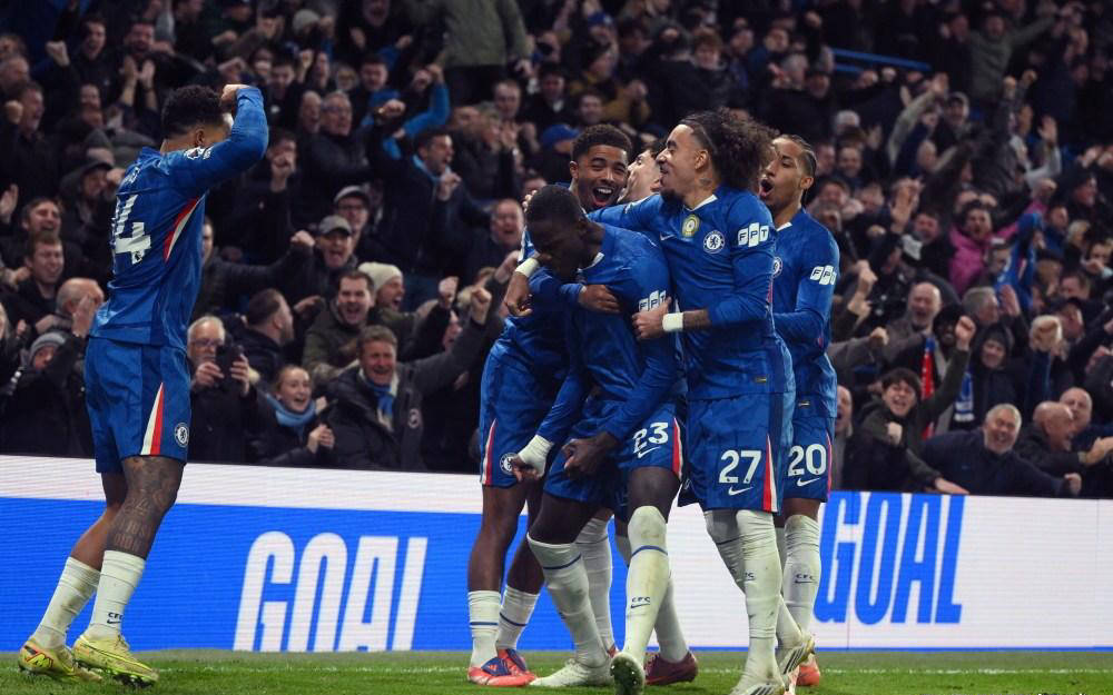 邵佳一会把青岛西海岸的这套5-4-1阵型自由切换...（邵佳一将打造青岛西海岸可自由切换的5-4-1体系）