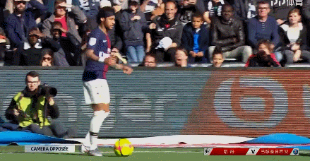 FIFA发布的世界杯赛程以美东时间计算，比北京时间慢12小时