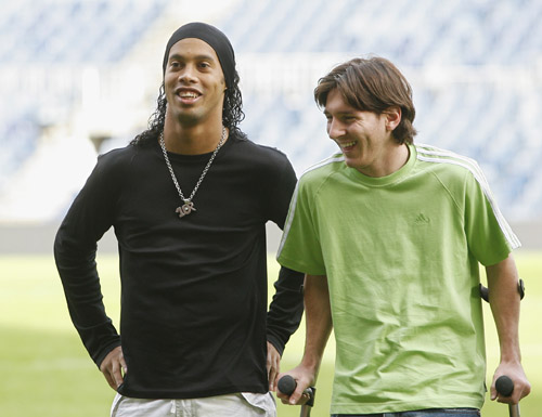 捷克11月大名单：绍切克、希克领衔，舒尔茨、维季克在列（捷克队11月名单出炉：绍切克、希克压阵，舒尔茨、维季克入选）