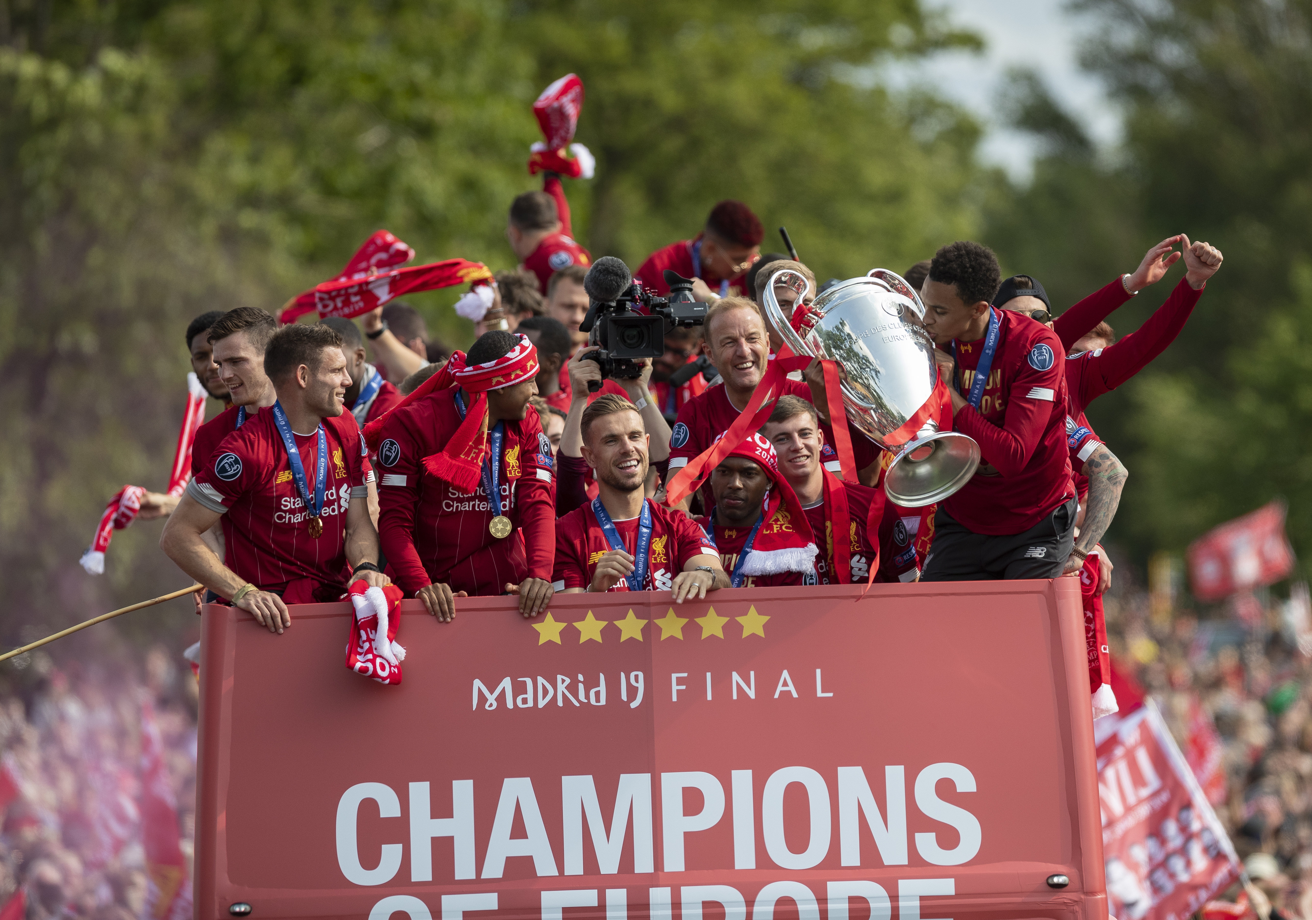 罗马诺：国米冬窗和夏窗的引援重点将是后卫和门将（罗马诺：国米冬夏转会首要目标锁定后卫与门将）