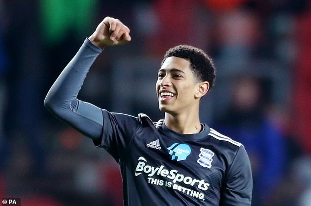 开启留洋之路，徐彬社媒IP地址已显示在英国（徐彬社媒IP定位英国，留洋之旅或将开启）