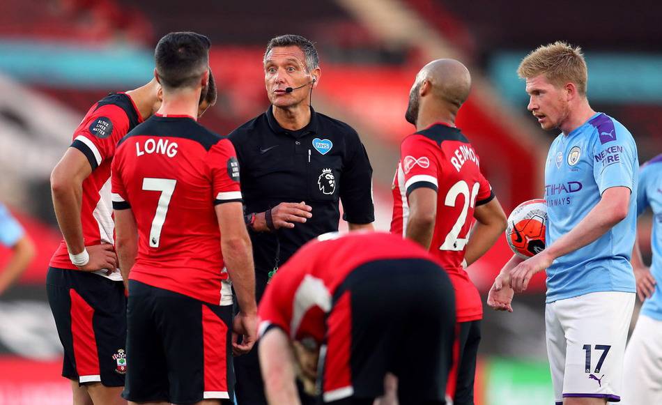 裁判成为焦点（焦点转向裁判）