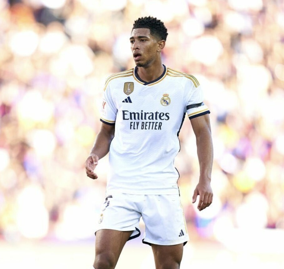 国足重建计划：明年初集结，放弃30岁+老将，蒋圣龙等人成核心（国足开启重塑：明年初集训，30岁以上老将退居二线，蒋圣龙领衔新核心）