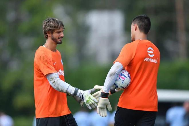 荷兰杯半场：维特破门，瓦伦特造险，费耶诺德0-1海伦芬（荷兰杯半场战报：维特建功，瓦伦特造险，费耶诺德暂0-1落后海伦芬）