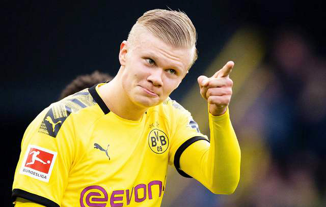 球队在最关键时刻站了出来（关键时刻，球队挺身而出）