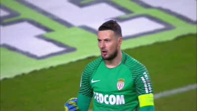 暗示续约还是离队？刘洋晒与瓦科互换球衣照片（续约还是离队？刘洋晒与瓦科交换球衣照引猜测）