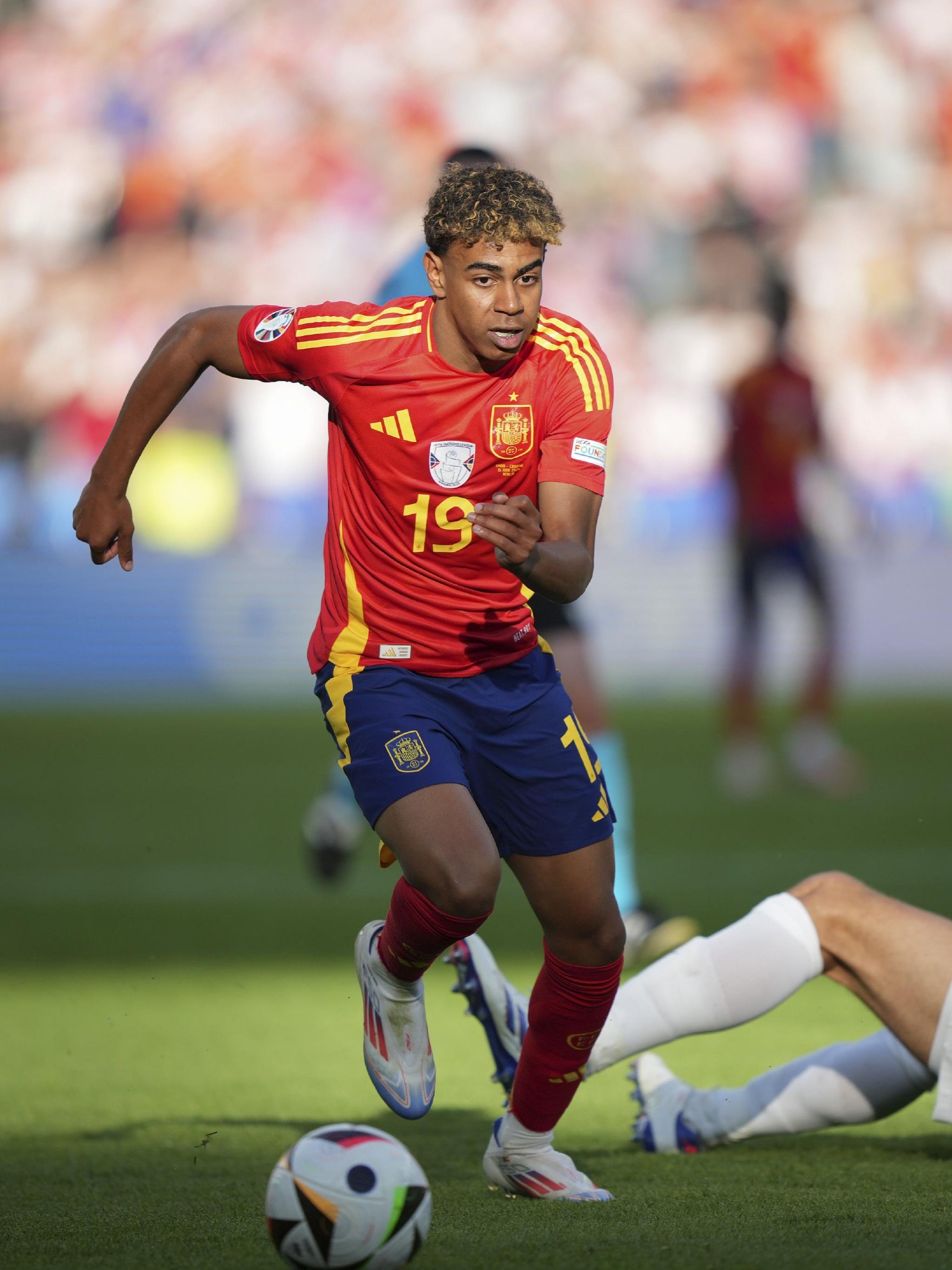 对土耳其破门，奥亚萨瓦尔最近9场国家队比赛贡献9球6助（奥亚萨瓦尔对土耳其进球，近9场国家队已贡献9球6助）